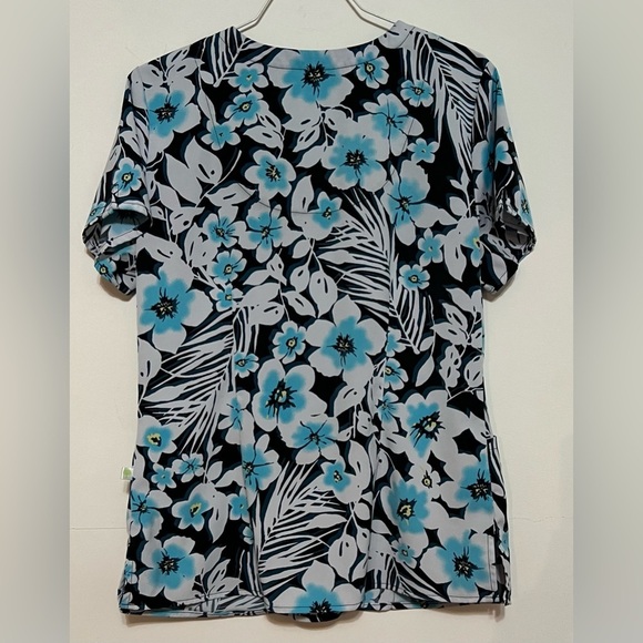Premiere by Healing Hands Scrub Top. Blue floral. Medium - Picture 2 of 3